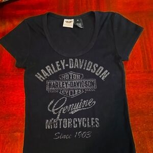 Size medium Harley-Davidson, stretchy shirt